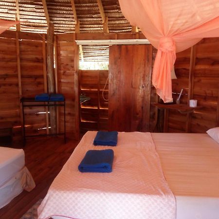Tawan Bar And Bungalow Hotel Ko Phra Thong Zewnętrze zdjęcie