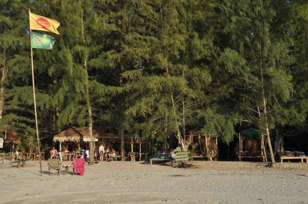 Tawan Bar And Bungalow Hotel Ko Phra Thong Zewnętrze zdjęcie