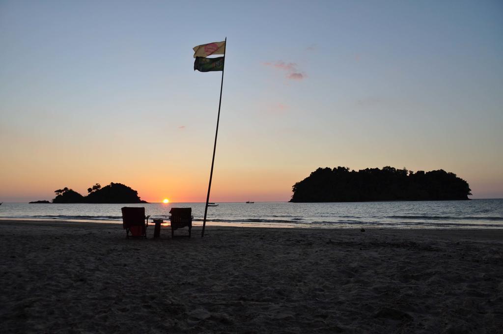 Tawan Bar And Bungalow Hotel Ko Phra Thong Zewnętrze zdjęcie