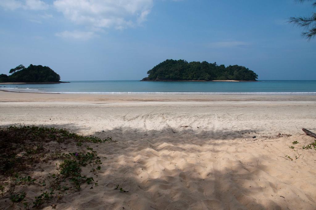 Tawan Bar And Bungalow Hotel Ko Phra Thong Zewnętrze zdjęcie