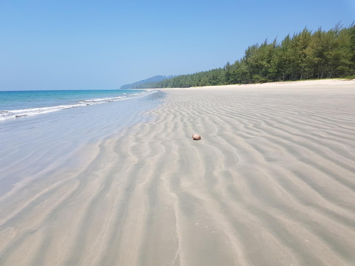 Tawan Bar And Bungalow Hotel Ko Phra Thong Zewnętrze zdjęcie